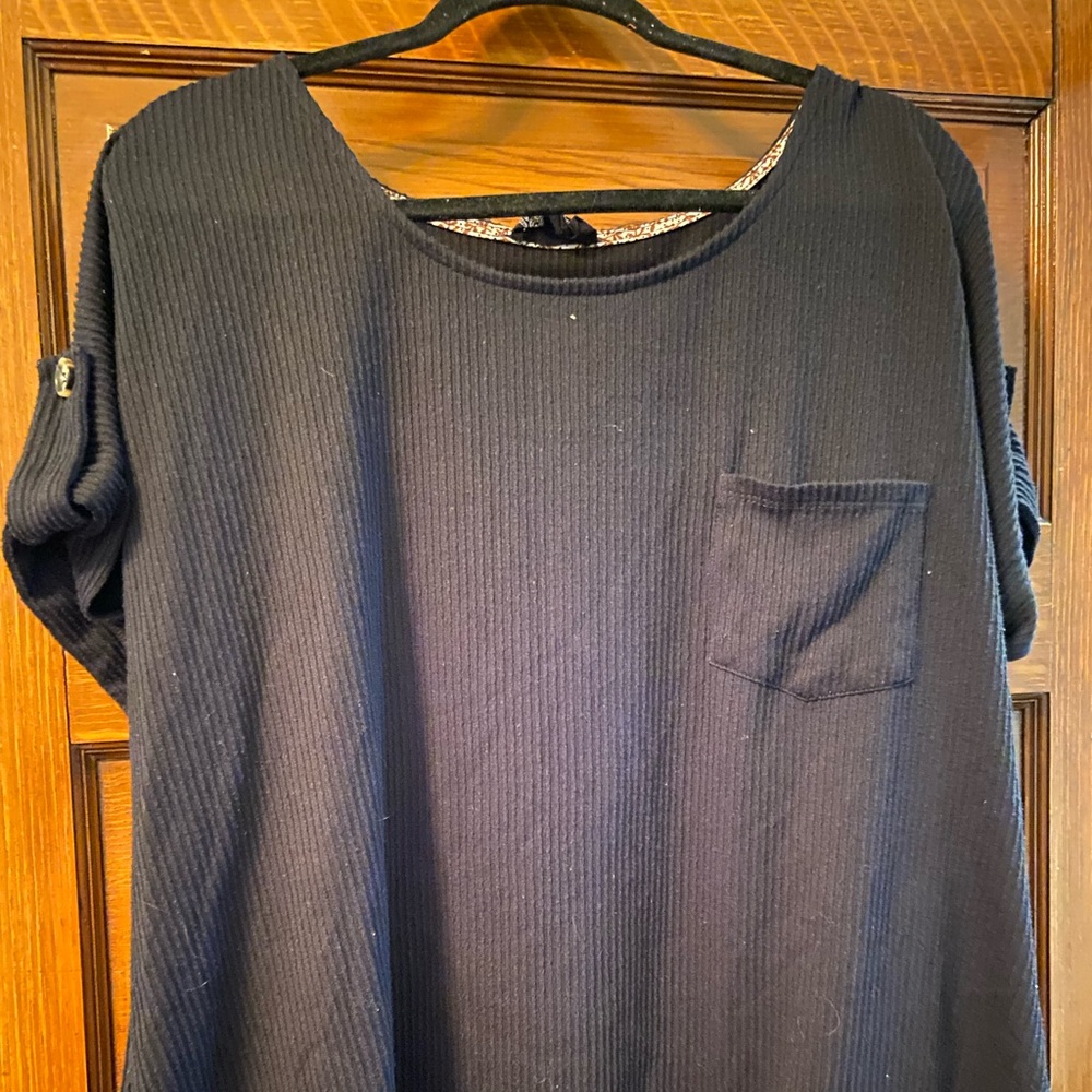 Black ribbed tee